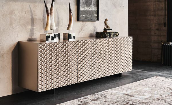 ROYALTON Cattelan