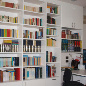 libreria su misura bianca laccato 300x300 1